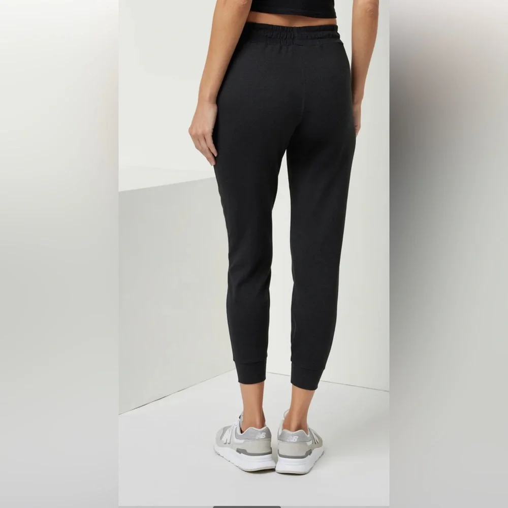 Vuori Performance Jogger in Black Heather DreamKnit , size M - Picture 4 of 13